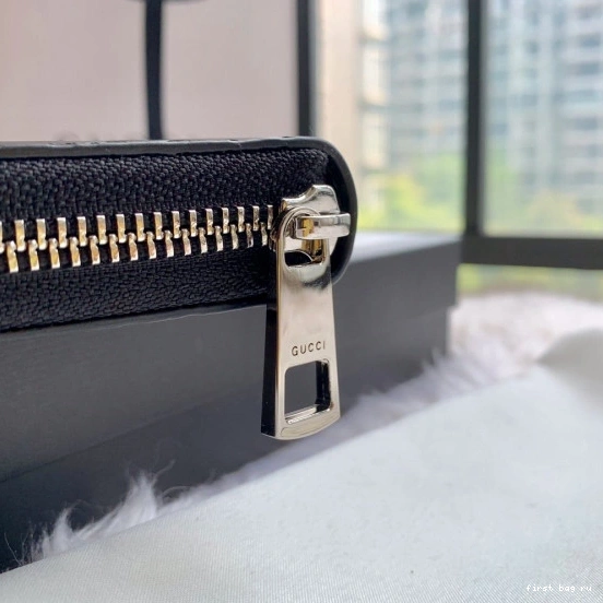 First bag ru LEATHER ZIP AROUND GUCCI WALLET 0726